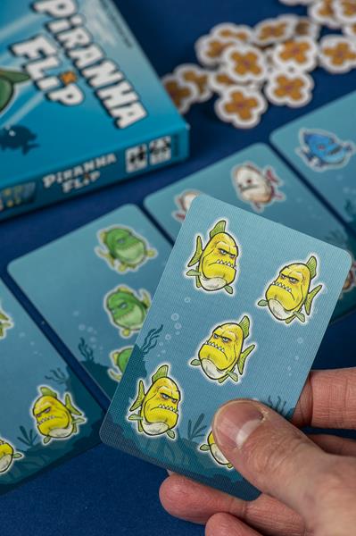 Piranha Flip Bilingue - Jeu de Cartes Familial | AdventureBox