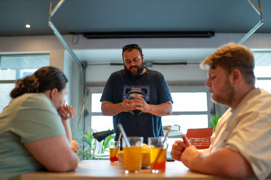 Guide Complet 2025 : Où Acheter les Meilleurs Jeux de Société au Québec et Comment Réserver Votre Table en Pub Ludique