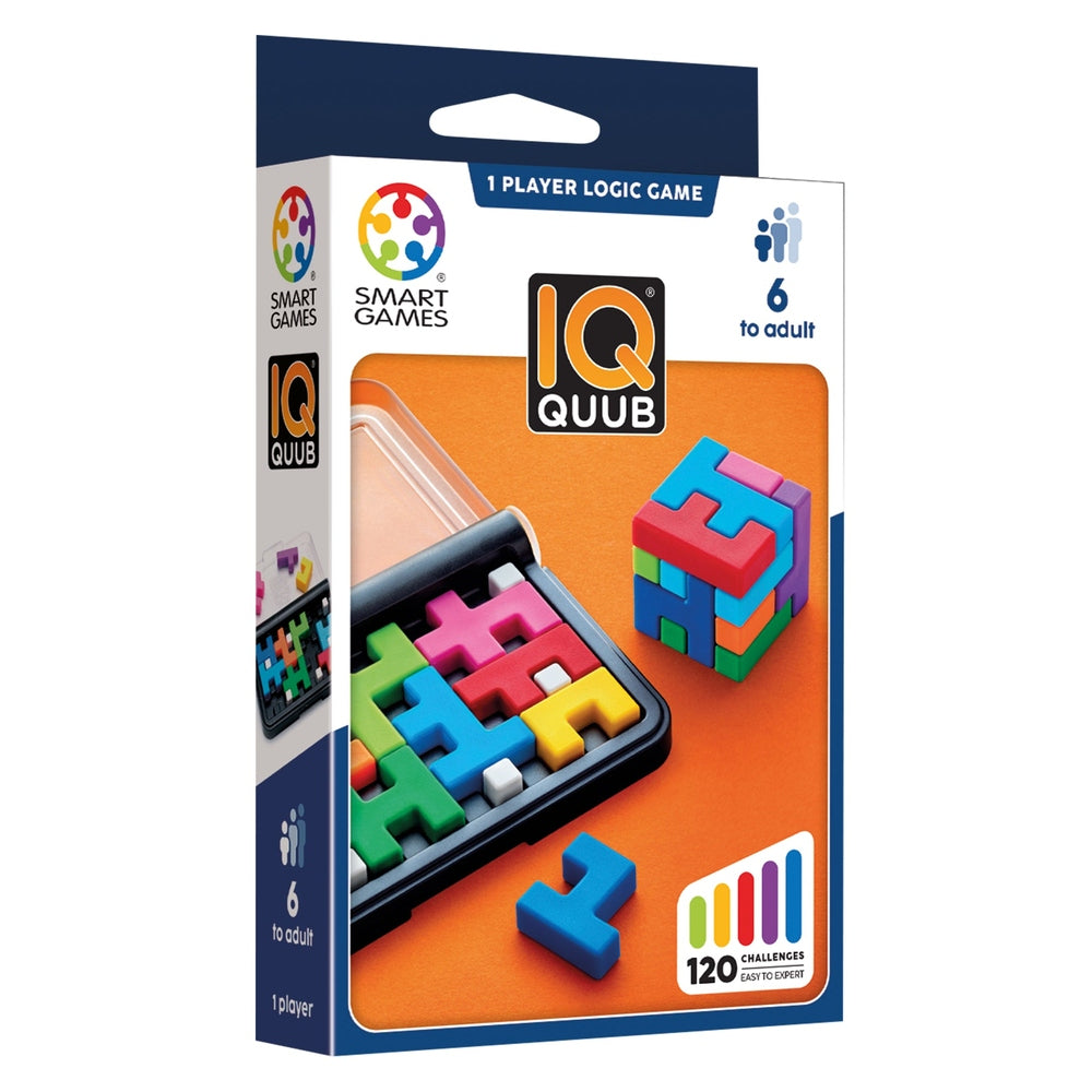 Boîte du casse-tête IQ Quub de SmartGames vue de trois quarts, avec le plateau et un cube 3D en pièces colorées